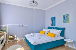 - The Blue Apartment - 1BD with Artistic Interior Design